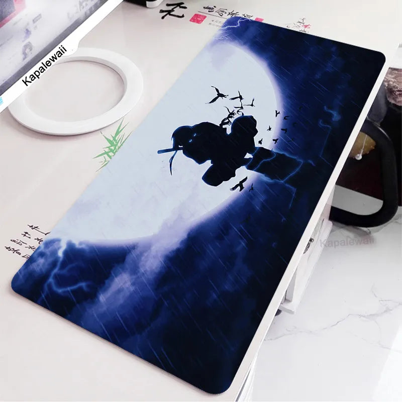 Tapis de Souris XXL Naruto Itachi Uchiwa