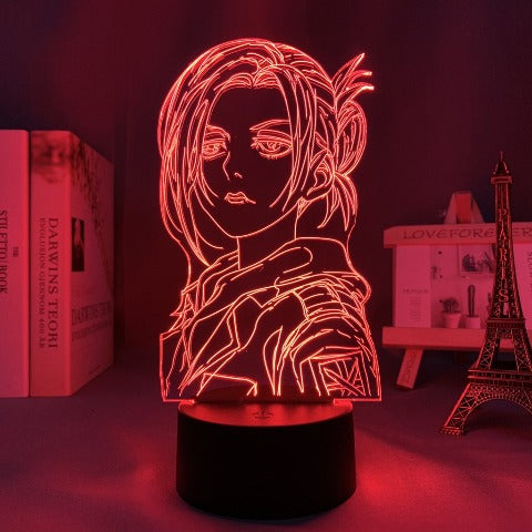 Annie Leonhart attacco alla lampada di Titano